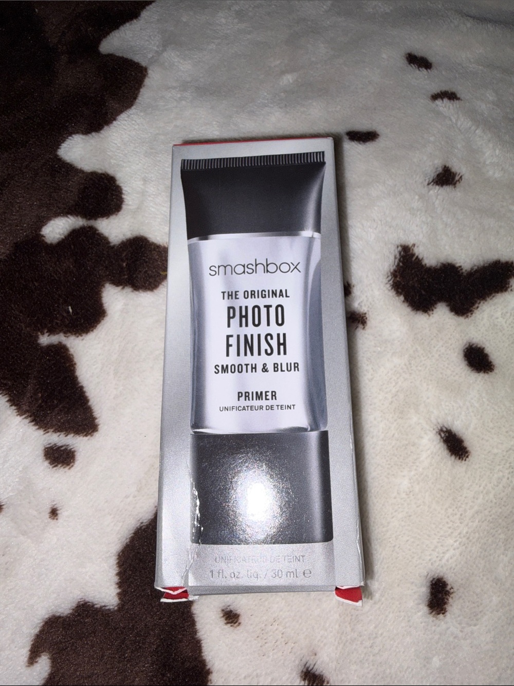 Smashbox Photo Finish Smooth & Blur Primer in White and Silver Packaging